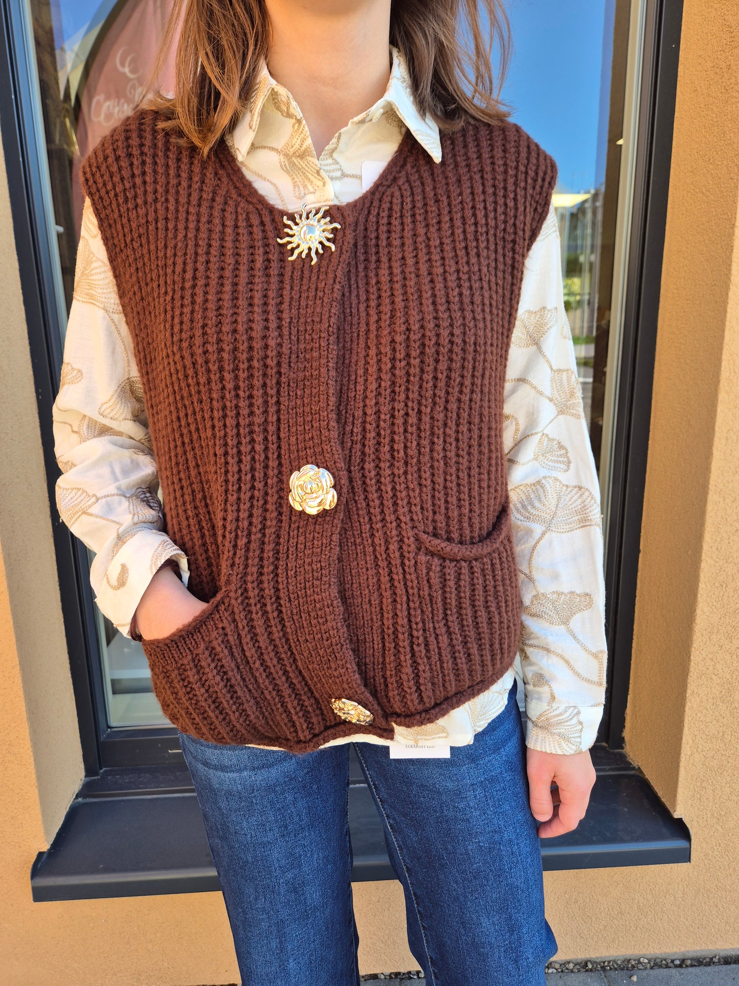 Gilet avec broche bijoux